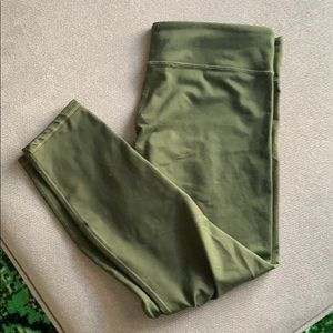 Highwaisted Fabletics cropped pants